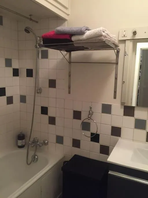 Paris 16 -Near Champs-Elysees 75M2