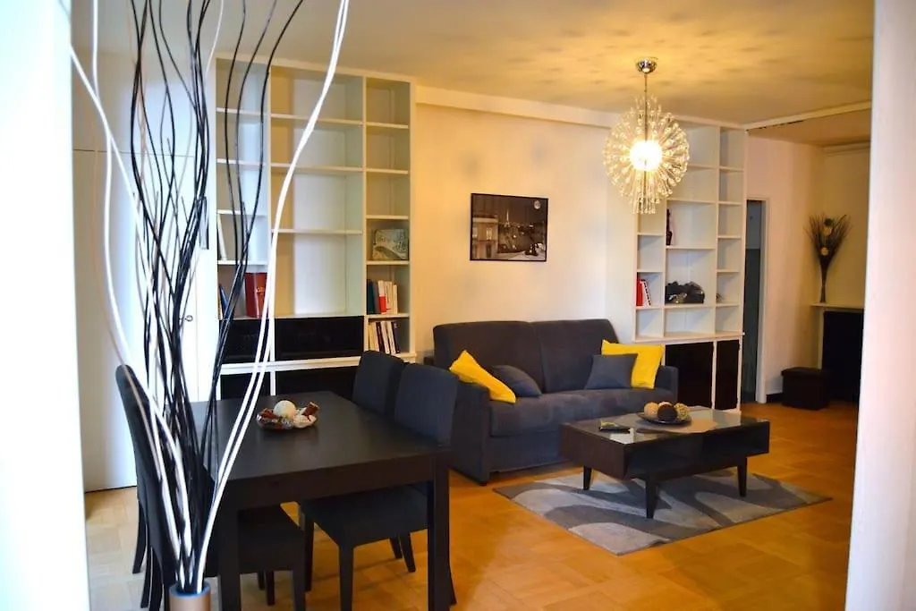 Apartment Paris 16 -Near Champs-Elysees 75M2