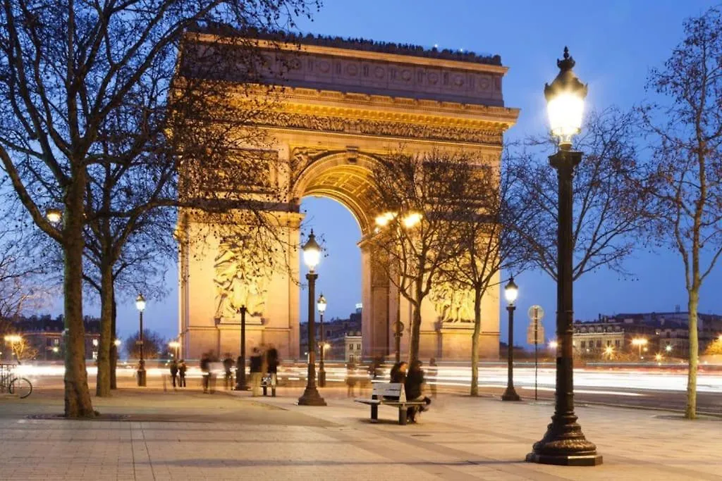 Paris 16 -Near Champs-Elysees 75M2 0*,  France