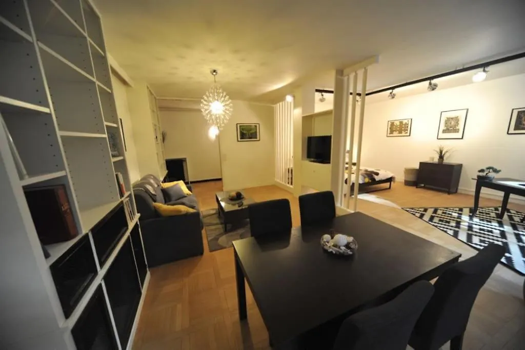 Apartment Paris 16 -Near Champs-Elysees 75M2