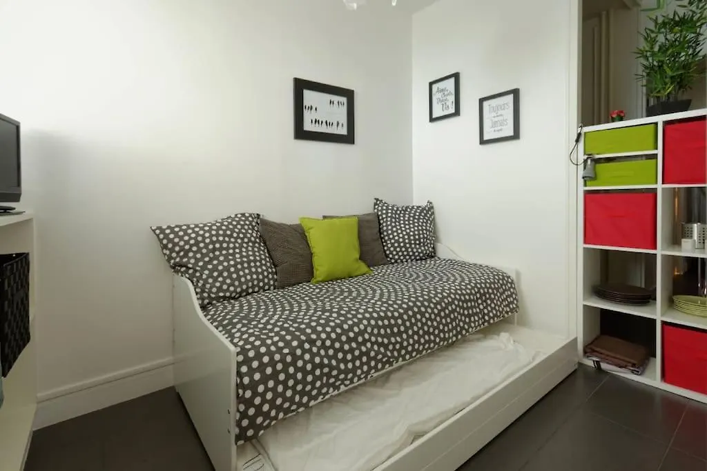 Paris 16 -Near Champs-Elysees 75M2