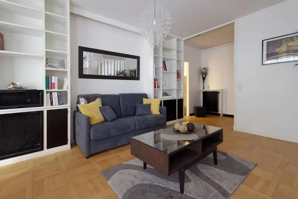 Paris 16 -Near Champs-Elysees 75M2